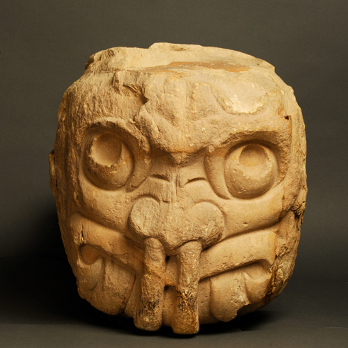 《差し込み用の突起付きの石の頭》 チャビン文化(紀元前1300年頃から前500年頃) ペルー文化省・国立チャビン博物館所蔵 撮影 義井豊