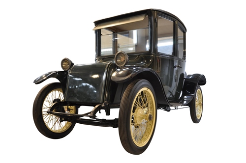 「ミルバーン電気自動車」　所蔵：国立科学博物館