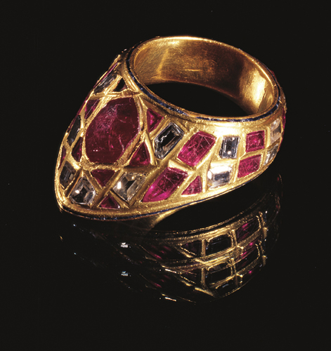 《射手用指輪》 16－17世紀　トプカプ宮殿博物館蔵