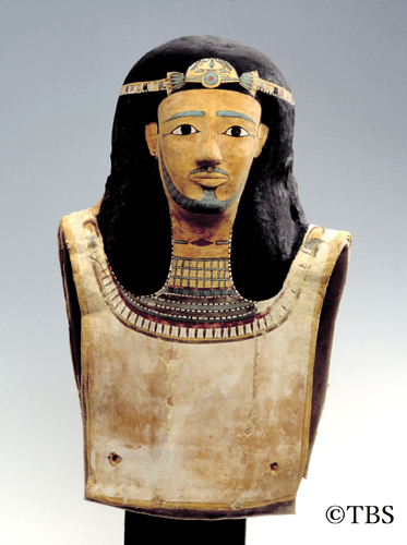 中王国時代のミイラマスク　彩色された石膏　エジプト　中王国時代、第11王朝末～第12王朝初頭（紀元前2010年頃-前1975年頃）　レーマー・ペリツェウス博物館所蔵　ROEMER- UND PELIZAEUS-MUSEUM HILDESHEIM