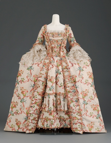 《ドレス（3つのパーツからなる）》1770年頃　The Elizabeth Day McCormick Collection 43.1643a-c