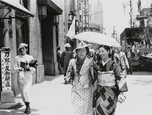 銀座、女性たち／1935年／東京都写真美術館　撮影：師岡宏次