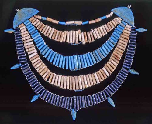 襟飾り 前2040～前1985年頃、大英博物館蔵、 © The Trustees of the British Museum