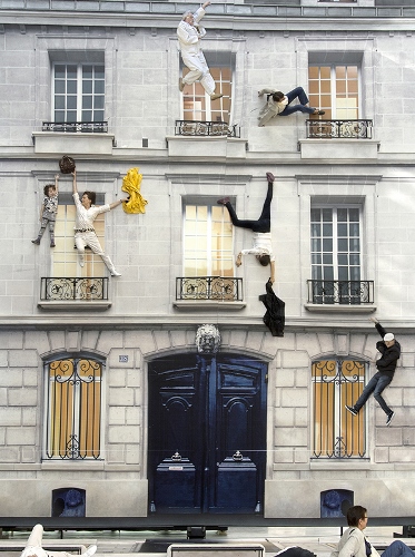 レアンドロ・エルリッヒ《建物》2004年　展示風景：104-パリ、2011年※参考図版